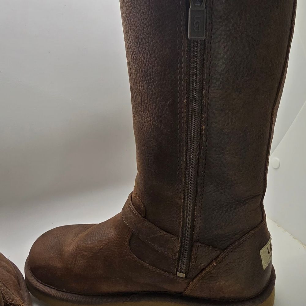🧡 UGG Dark Brown Kensington Leather Boots 3 - Picture 4 of 8
